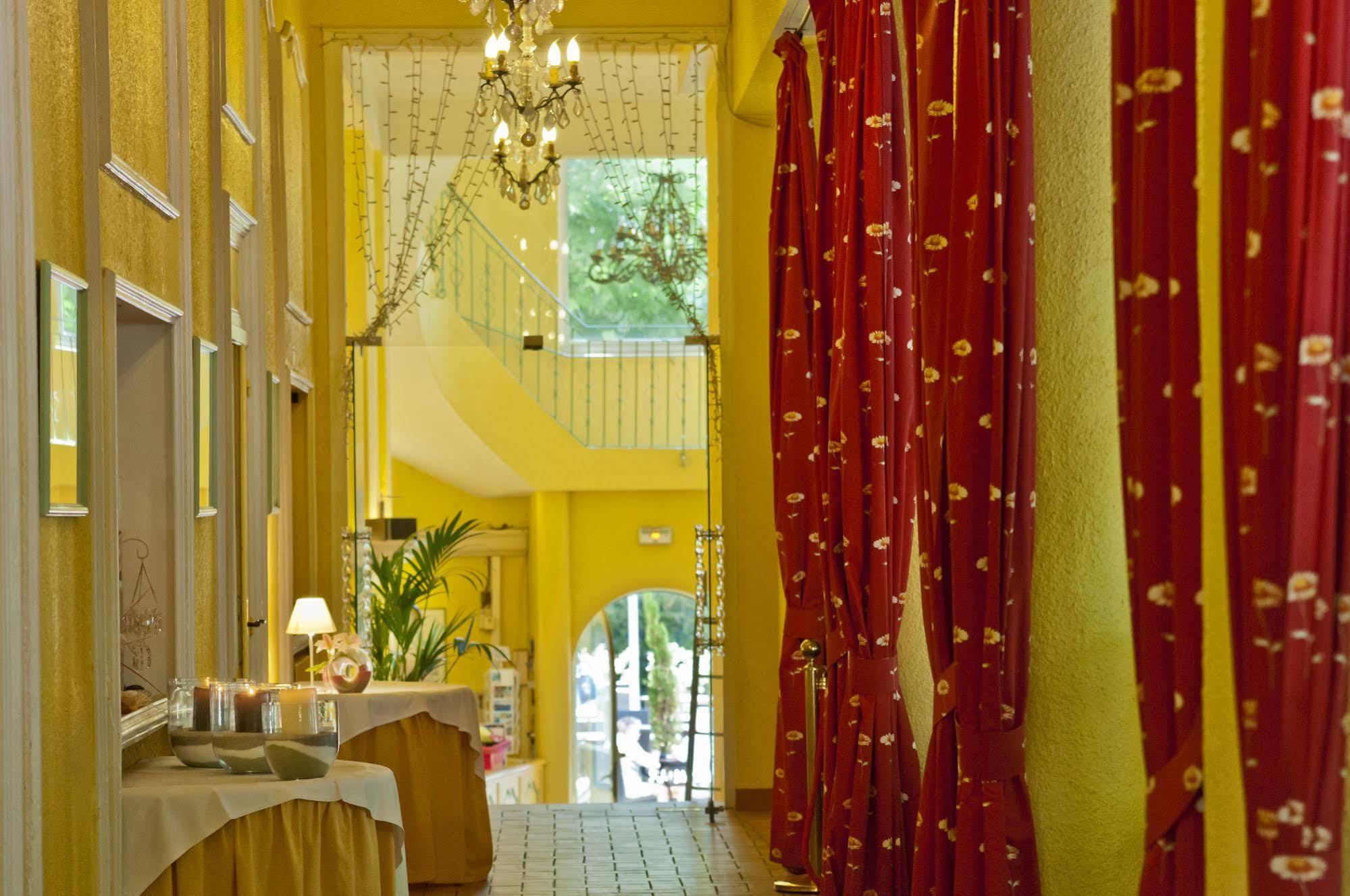 Hotel Mileade Mediterranee - Port-Fréjus 外观 照片